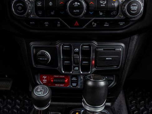 Used 2021 Jeep Wrangler Unlimited Rubicon w/ Trailer Tow Package image 27