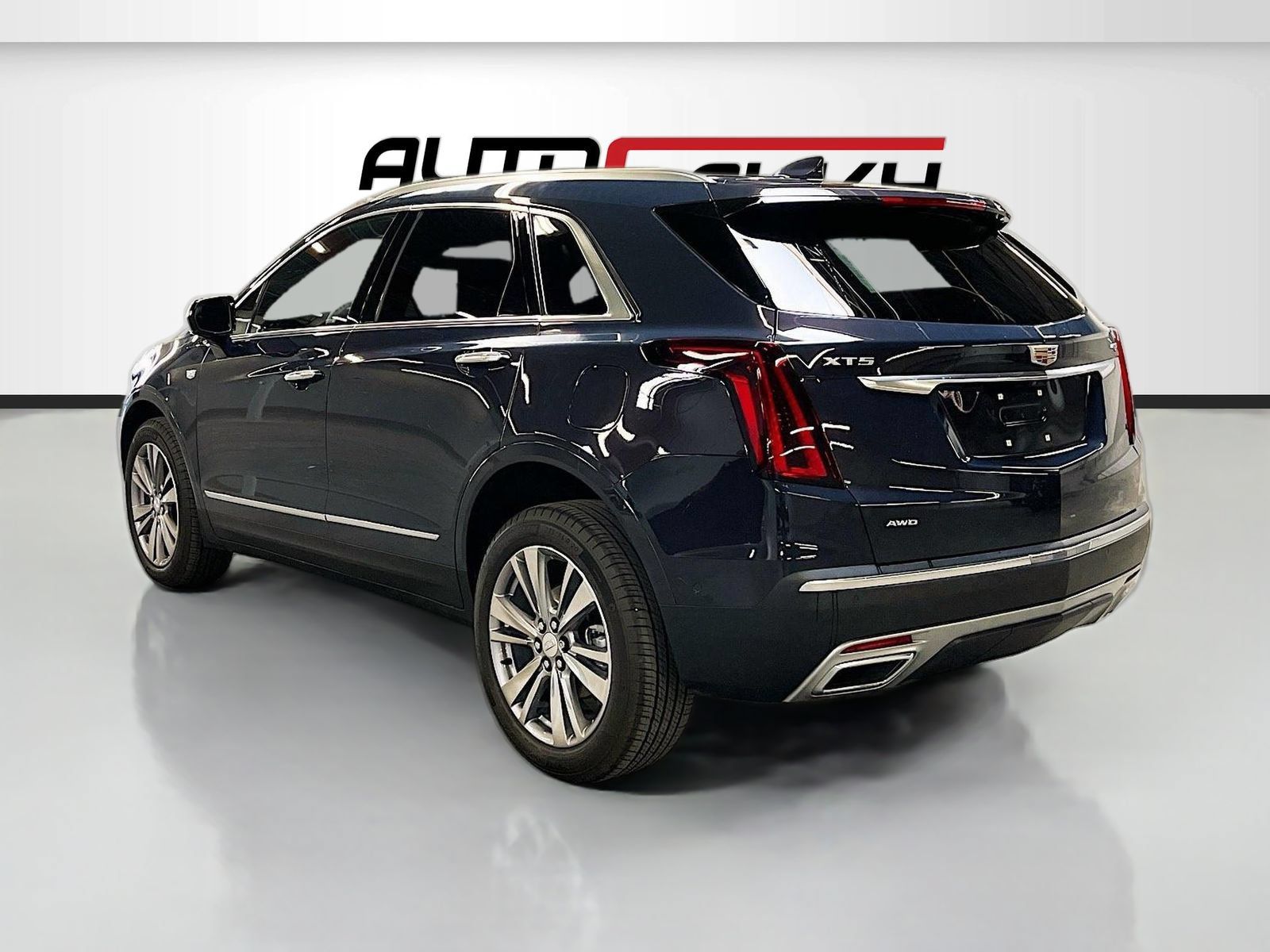 Used 2025 Cadillac XT5 Premium Luxury w/ Technology Package AWD/4WD image 5