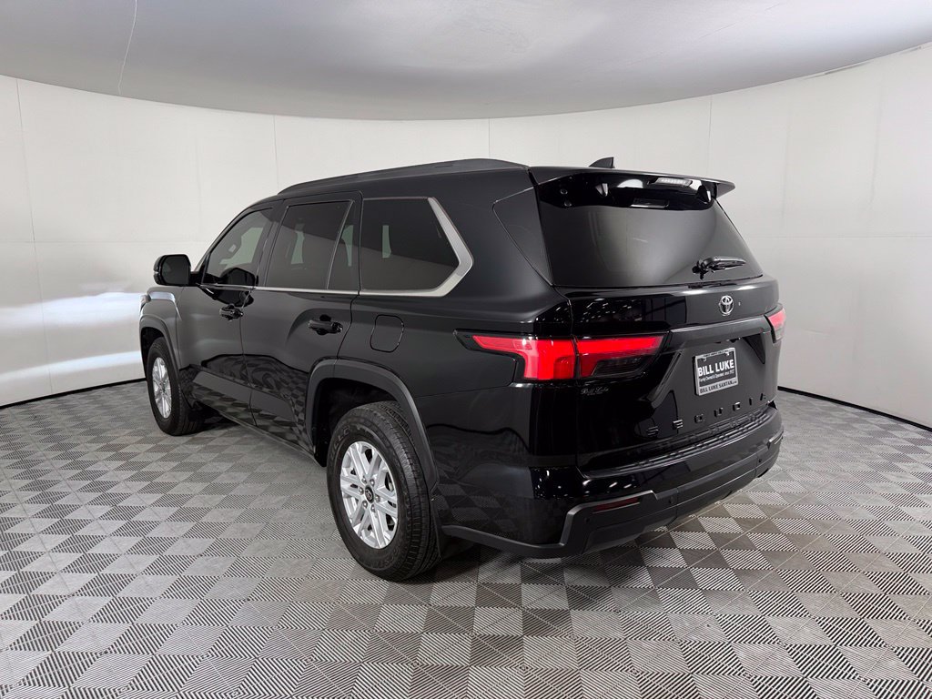 Used 2025 Toyota Sequoia SR5 AWD/4WD image 7