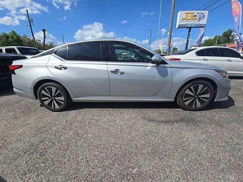 Used 2019 Nissan Altima 2.5 SV image 2