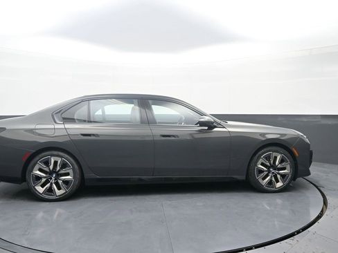 Used 2023 BMW 760i xDrive w/ Executive Package image 8