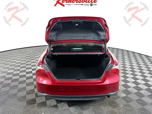 Used 2021 Toyota Camry LE image 29