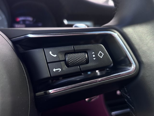 Certified 2025 Porsche Macan S AWD/4WD image 16