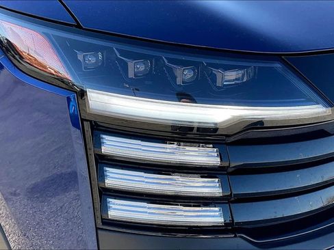 Used 2025 Nissan Kicks SR image 32