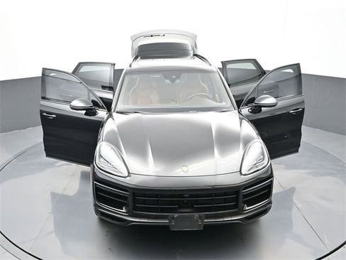 Used 2023 Porsche Cayenne Turbo image 29