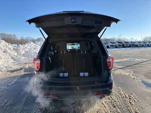 Used 2019 Ford Explorer XLT image 11