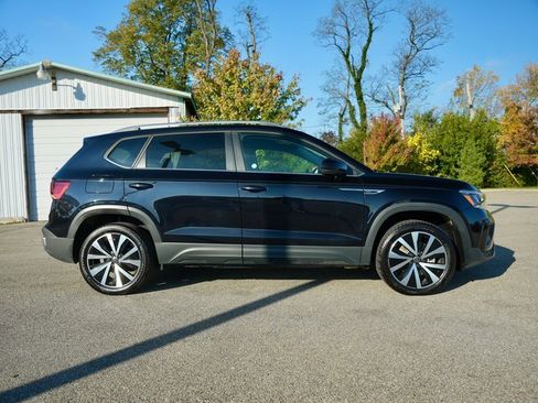 Used 2024 Volkswagen Taos SE image 7