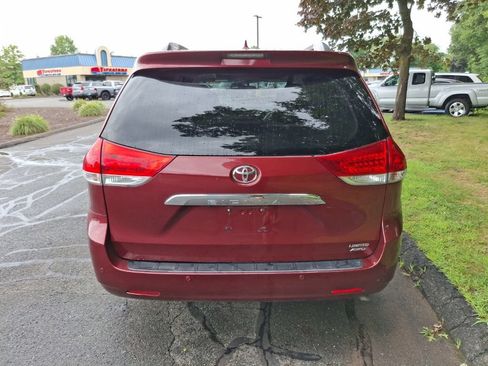 Used 2013 Toyota Sienna Limited w/ Premium Pkg AWD/4WD image 7