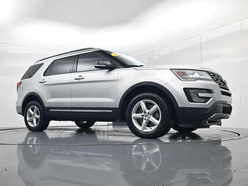 Used 2017 Ford Explorer XLT w/ Equipment Group 202A image 36