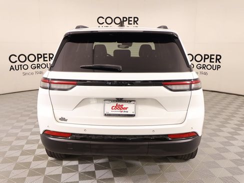 Used 2023 Jeep Grand Cherokee Altitude RWD image 22