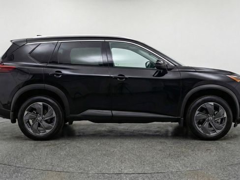 Used 2025 Nissan Rogue SV FWD image 11
