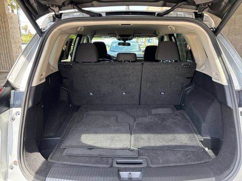 Used 2025 Nissan Rogue SV FWD image 33