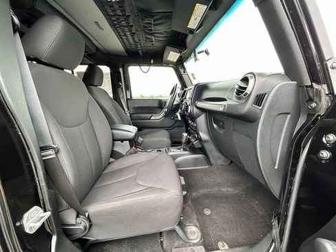 Used 2018 Jeep Wrangler Unlimited Sport w/ Connectivity Group AWD/4WD image 7