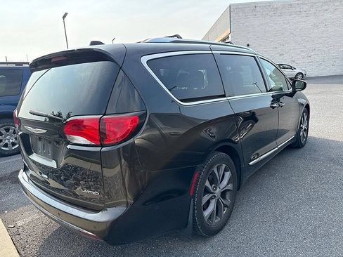 Used 2017 Chrysler Pacifica Limited FWD image 4