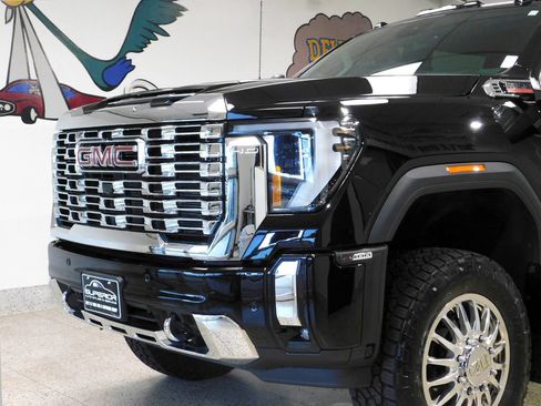 Used 2025 GMC Sierra 3500 Denali w/ Denali Reserve Package AWD/4WD image 18
