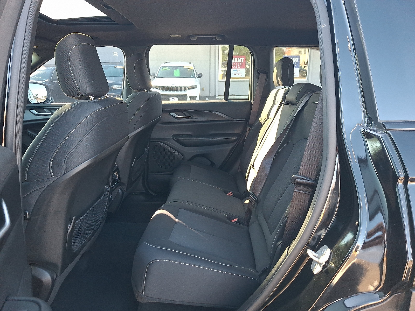 Used 2024 Jeep Grand Cherokee Laredo X w/ Luxury Tech Group I AWD/4WD image 11