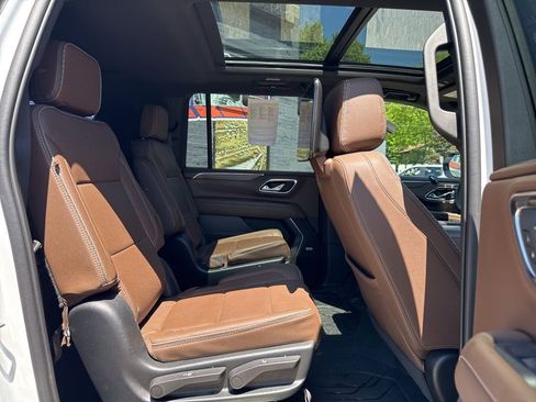 Used 2023 Chevrolet Suburban High Country AWD/4WD image 16