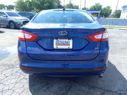 Used 2015 Ford Fusion SE FWD image 2