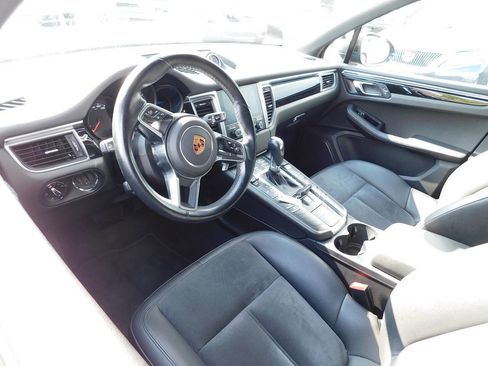 Used 2018 Porsche Macan AWD/4WD image 8