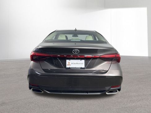 Used 2019 Toyota Avalon XLE image 32