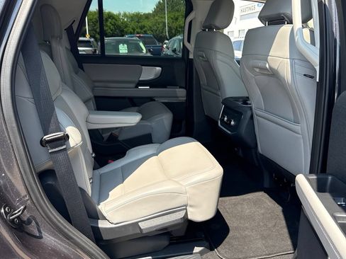 Used 2025 Ford Expedition Active AWD/4WD image 45