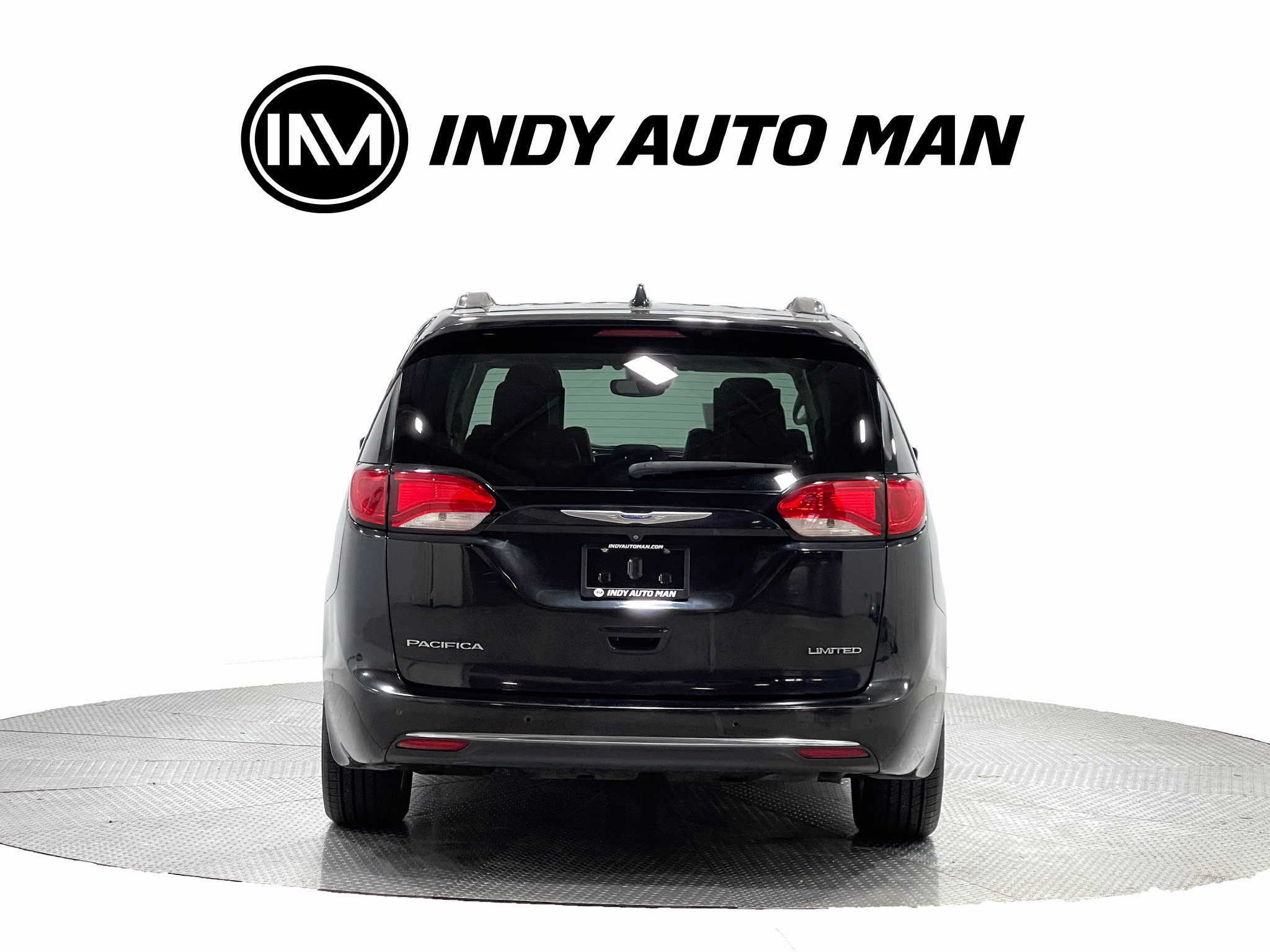 Used 2018 Chrysler Pacifica Limited w/ Tire & Wheel Group FWD image 5