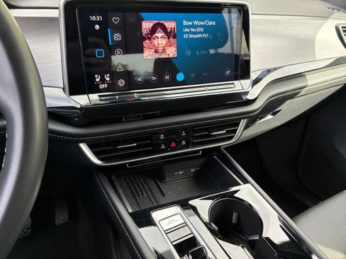 Used 2025 Volkswagen Atlas Cross Sport SE AWD/4WD image 17