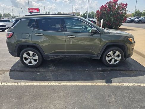 Used 2018 Jeep Compass Latitude AWD/4WD image 3
