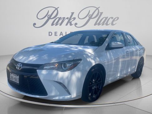 Used 2016 Toyota Camry SE FWD image 1