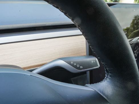 Used 2023 Tesla Model Y 2WD image 21