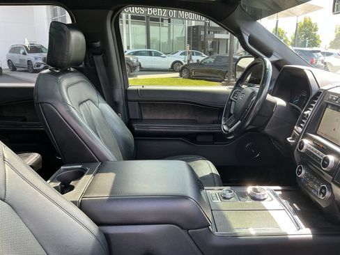 Used 2018 Ford Expedition Limited w/ Equipment Group 302A AWD/4WD image 19