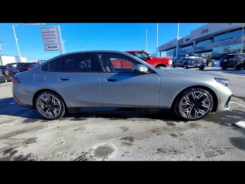 Used 2025 BMW i5 xDrive40 w/ M Sport Package image 9