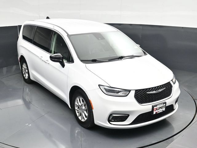 Certified 2024 Chrysler Pacifica Touring-L FWD image 53