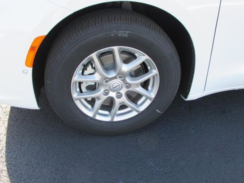 New 2026 Chrysler Pacifica Select image 10