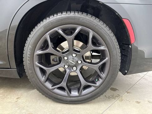 Used 2020 Chrysler 300 Touring w/ Sport Appearance Package RWD image 10