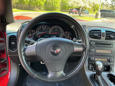 Used 2006 Chevrolet Corvette Coupe w/ Preferred Equipment Group RWD image 14