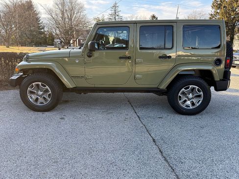 Used 2013 Jeep Wrangler Unlimited Rubicon w/ Max Tow Pkg image 7