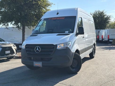 Used 2025 Mercedes-Benz Sprinter 2500 image 2