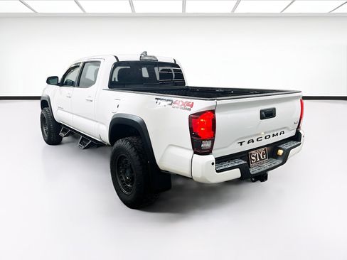 Used 2018 Toyota Tacoma TRD Off-Road w/ Technology Package AWD/4WD image 6