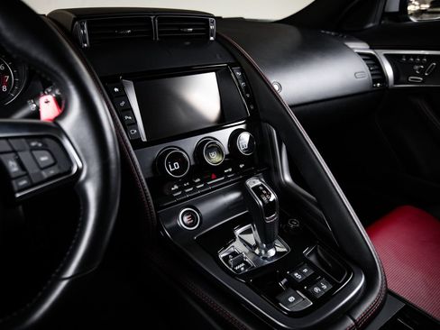 Used 2018 Jaguar F-TYPE R AWD/4WD image 19