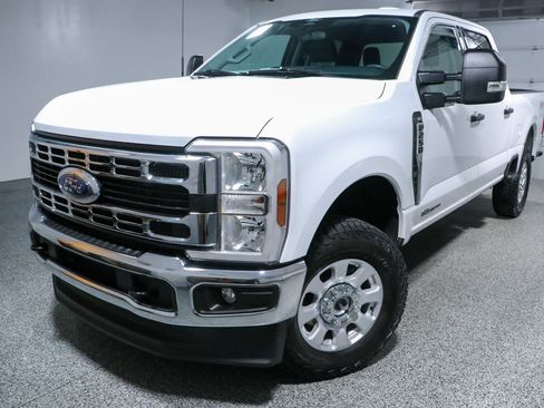 Used 2024 Ford F250 XLT w/ FX4 Off-Road Package AWD/4WD image 32