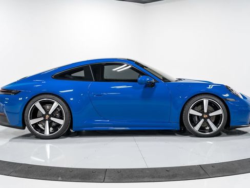 Used 2025 Porsche 911 Carrera RWD image 2