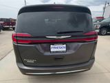Used 2022 Chrysler Pacifica Touring-L image 3