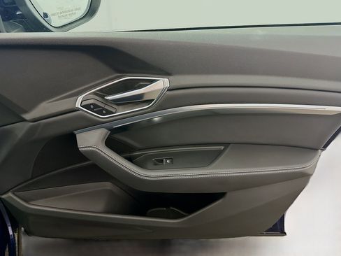 Used 2022 Audi e-tron Premium AWD/4WD image 35