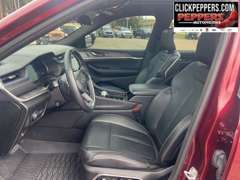 Used 2022 Jeep Grand Cherokee Overland w/ Luxury Tech Group IV image 13