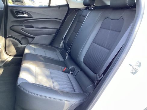 Used 2025 Chevrolet Trax LT w/ LT Convenience Package FWD image 15