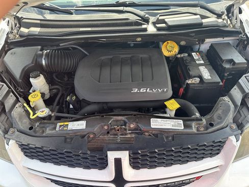 Used 2016 Dodge Grand Caravan R/T FWD image 31