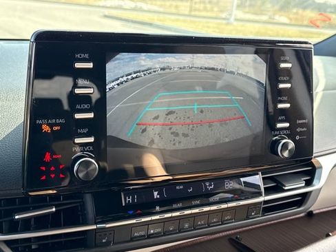 Used 2022 Toyota Sienna XLE image 27