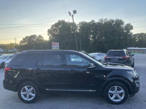 Used 2017 Ford Explorer XLT w/ Equipment Group 202A AWD/4WD image 7