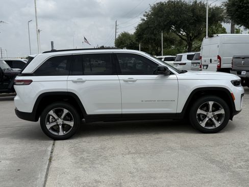 New 2026 Jeep Grand Cherokee Limited AWD/4WD image 3